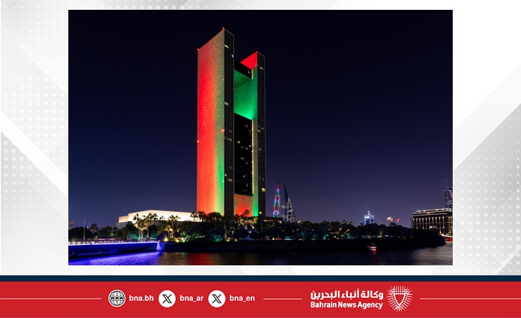 مباني مملكة البحرين تتزين بألوان العلم العماني احتفاء باليوم الوطني لسلطنة عمان الشقيقة